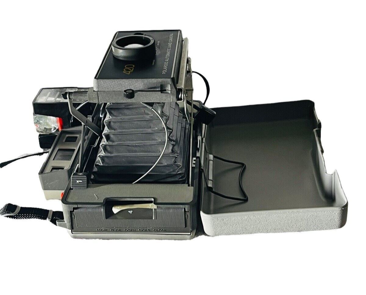 Polaroid Automatic Land Camera 420~Focus Flash~SelfTimer~Original Casing ~ VINTA