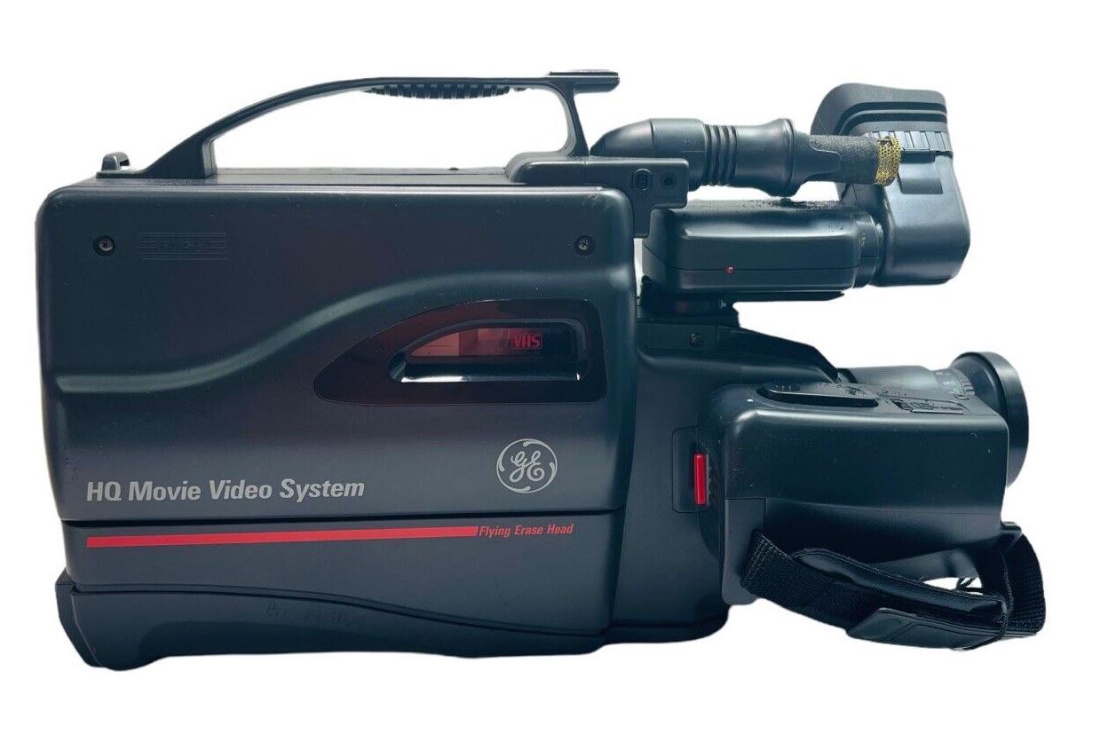 Video Camcorder CG683 VHS (BATTERY WON’T STAY CHARGE) 1988 General Electric