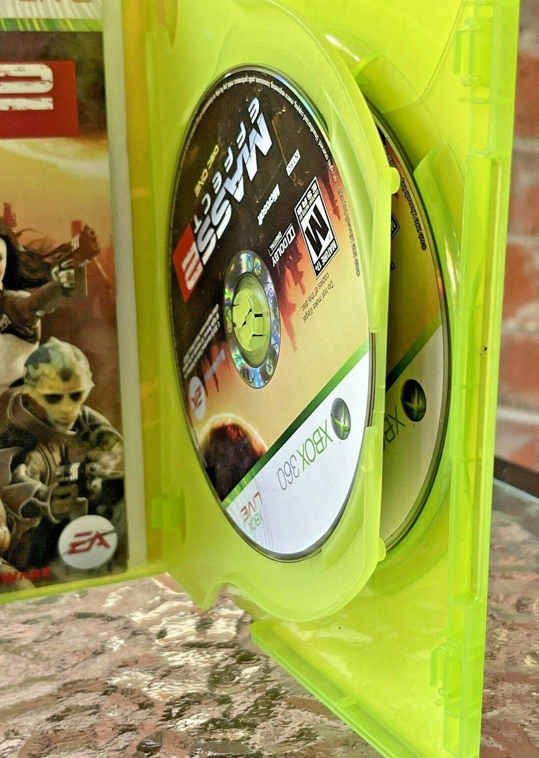 Mass Effect 2 Xbox 360 (2010 Microsoft) Includes Disc 1 & 2 "MINT CONDITION"