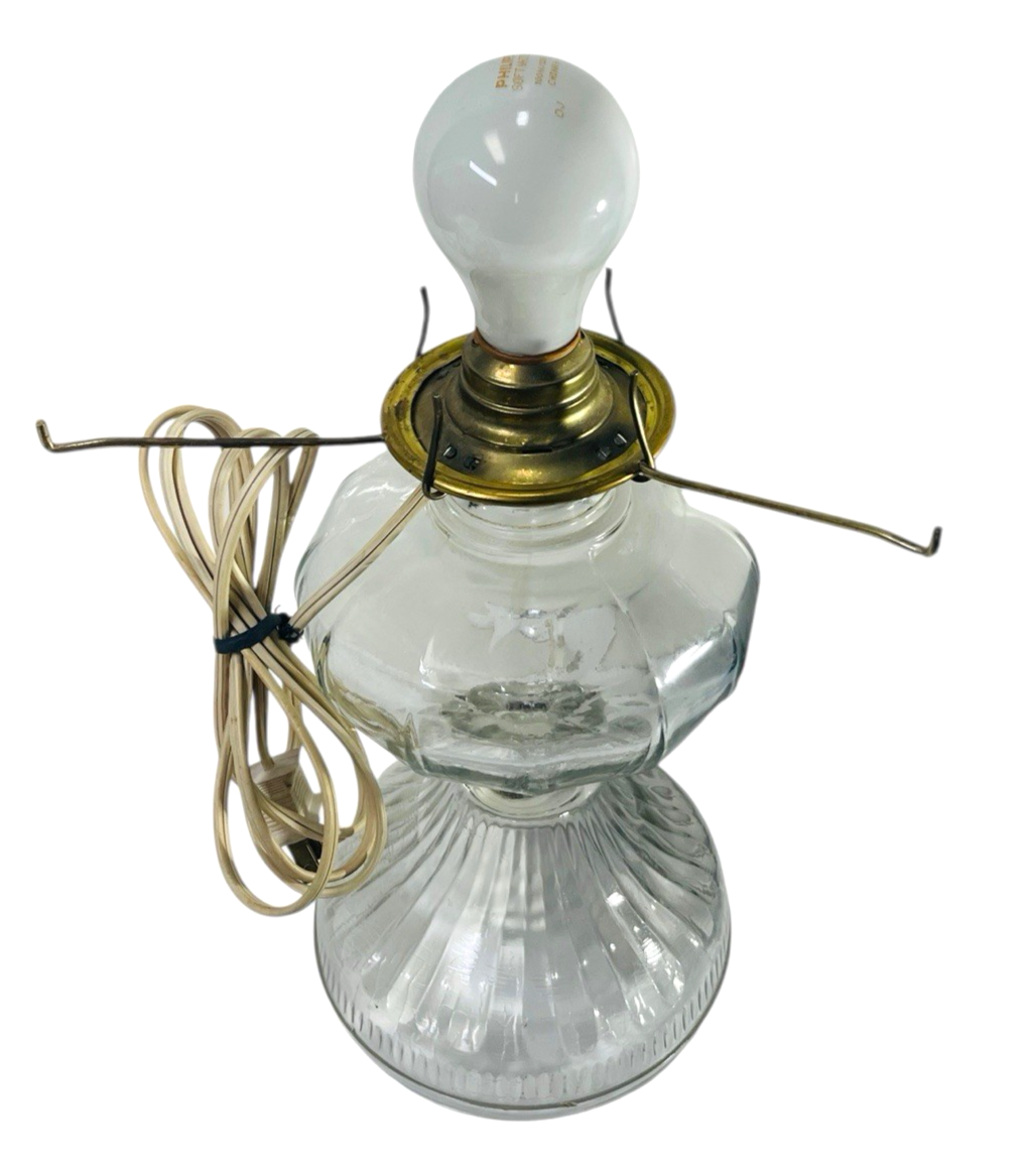 VINTAGE GONE WITH THE WIND MILK GLASS LAMP (CAN BE USE AS ELECTRIC OR OIL LAMP).