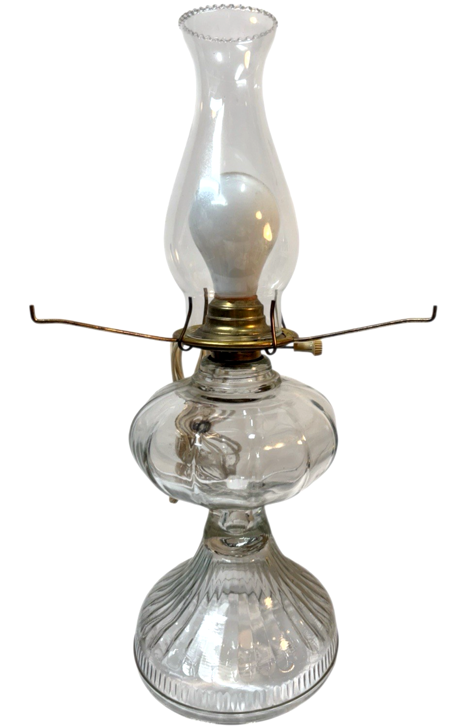 VINTAGE GONE WITH THE WIND MILK GLASS LAMP (CAN BE USE AS ELECTRIC OR OIL LAMP).