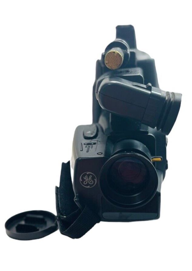 Video Camcorder CG683 VHS (BATTERY WON’T STAY CHARGE) 1988 General Electric