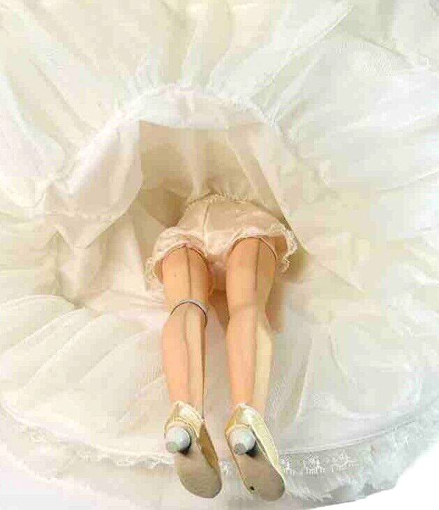Madame Alexander DOLL 17" ELISE BRIDE #1685 ~ Brown Hair/Blue Eyes.