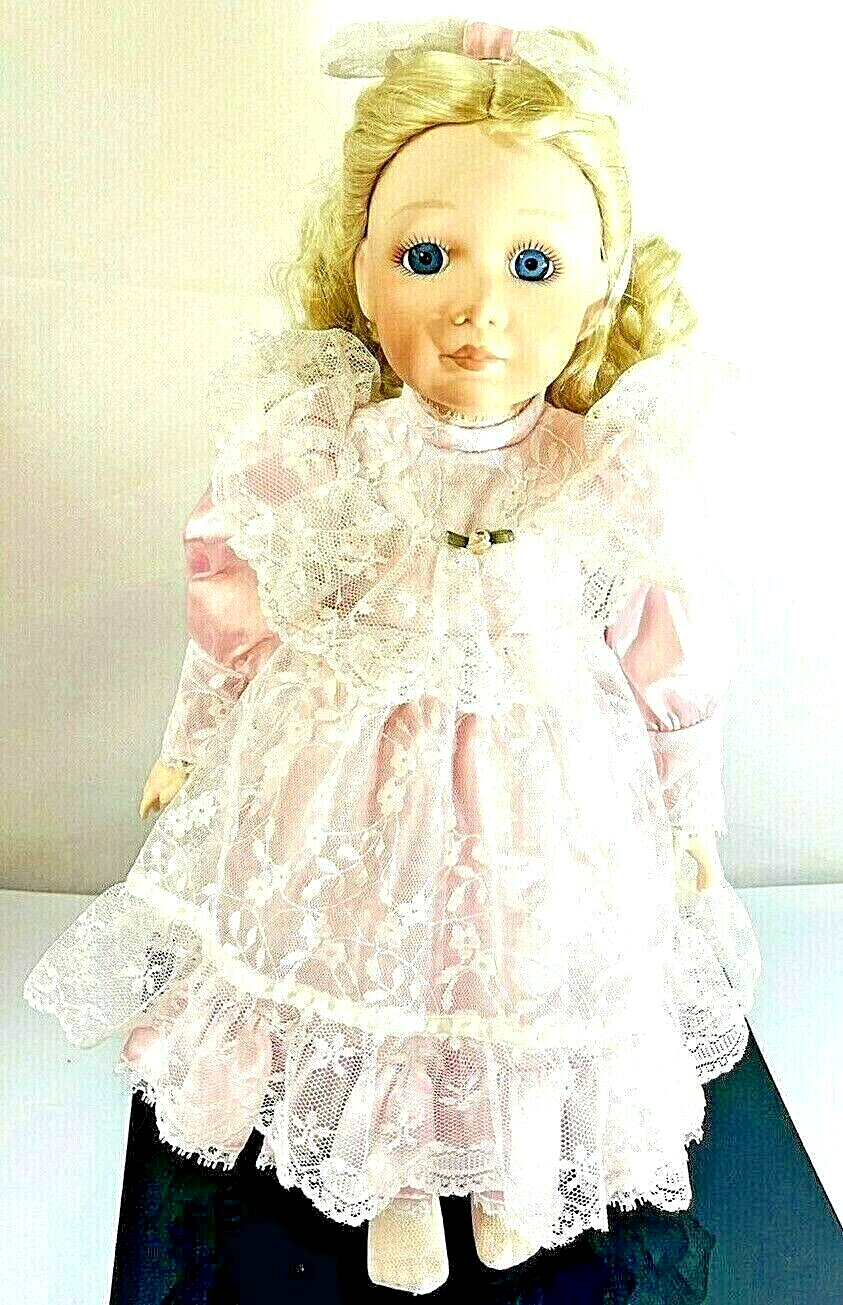 Franklin Mint Heirloom 20'' Porcelain Doll Blonde Hair/Pink Satin Dress VINTAGE