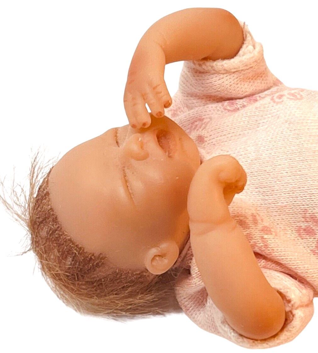 ASHTON-DRAKE GALLERIES LIFELIKE VINYL DOLL “HANDFUL OF LOVE” L 4.5”