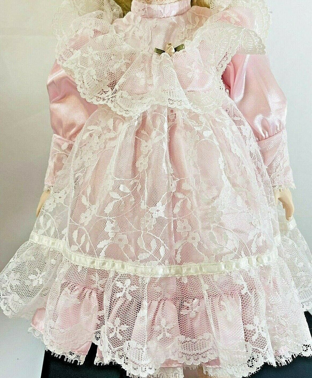 Franklin Mint Heirloom 20'' Porcelain Doll Blonde Hair/Pink Satin Dress VINTAGE