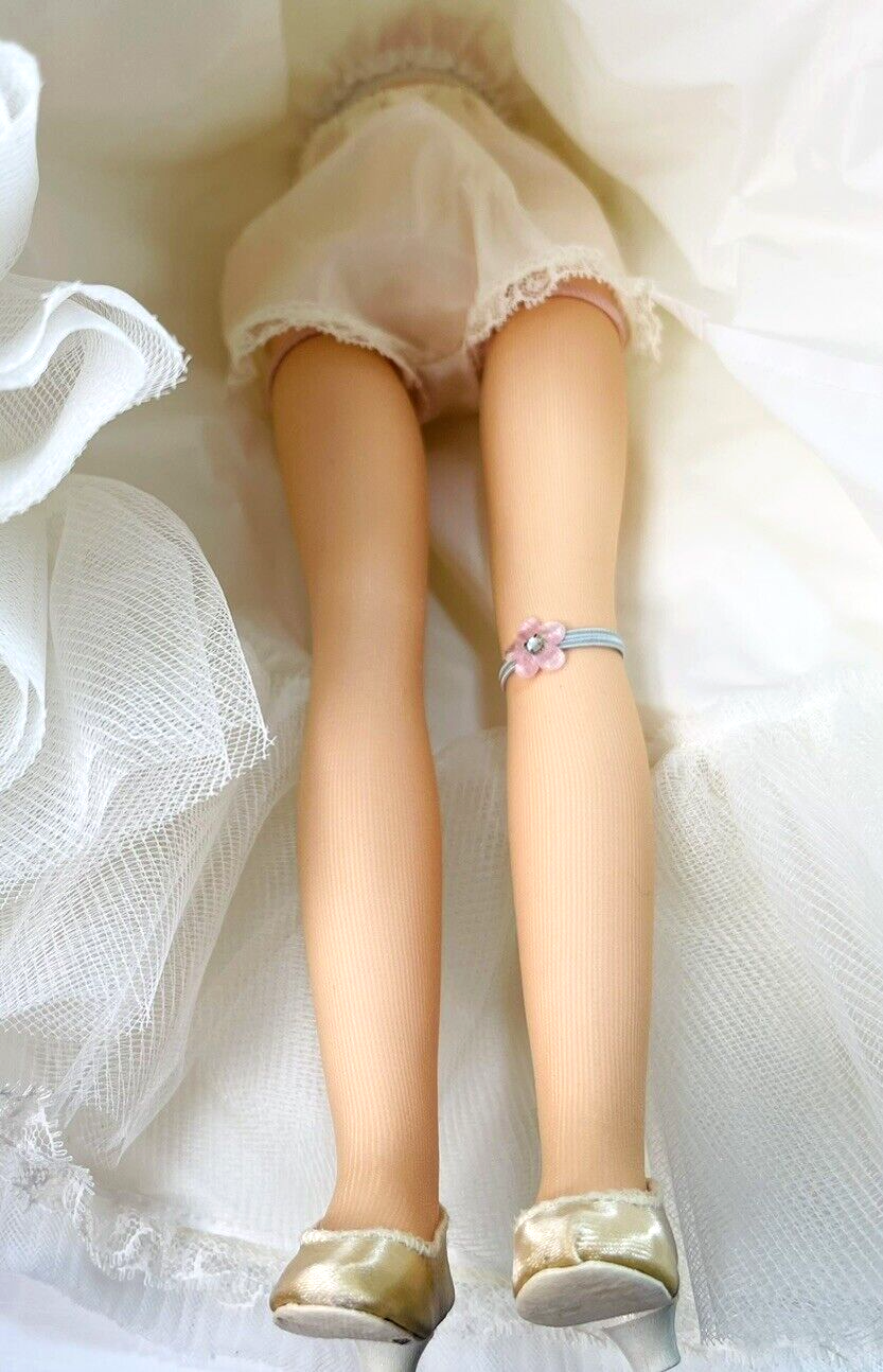 Madame Alexander DOLL 17" ELISE BRIDE #1685 ~ Brown Hair/Blue Eyes.