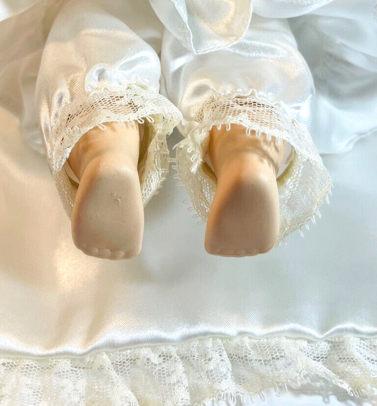 SETMOUR MANN’S DOLL 12.5" PORCELAIN w/SATIN BLANKET & CERTIFICATE, CONNOISSEUR.