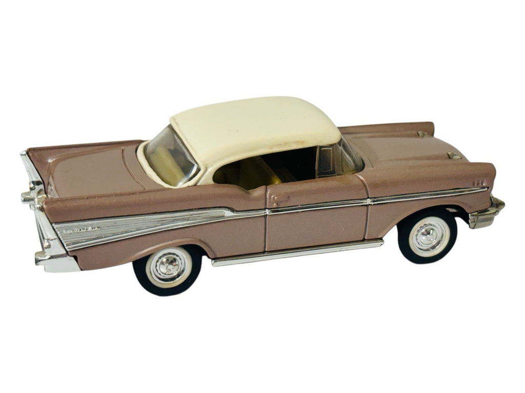 1957 Chevrolet BelAir 1:43 Lucky DieCast / Yat Ming / Road Signature 94201