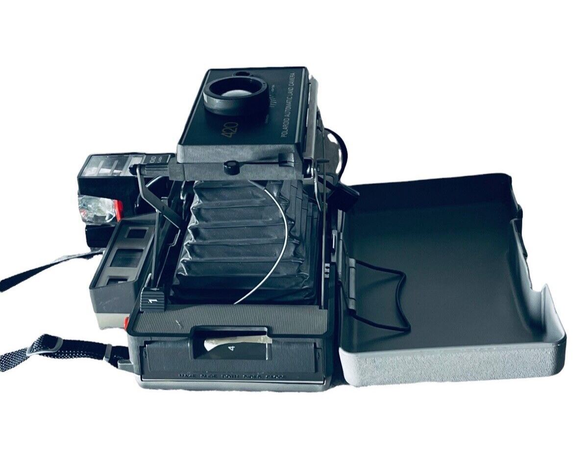 Polaroid Automatic Land Camera 420~Focus Flash~SelfTimer~Original Casing ~ VINTA