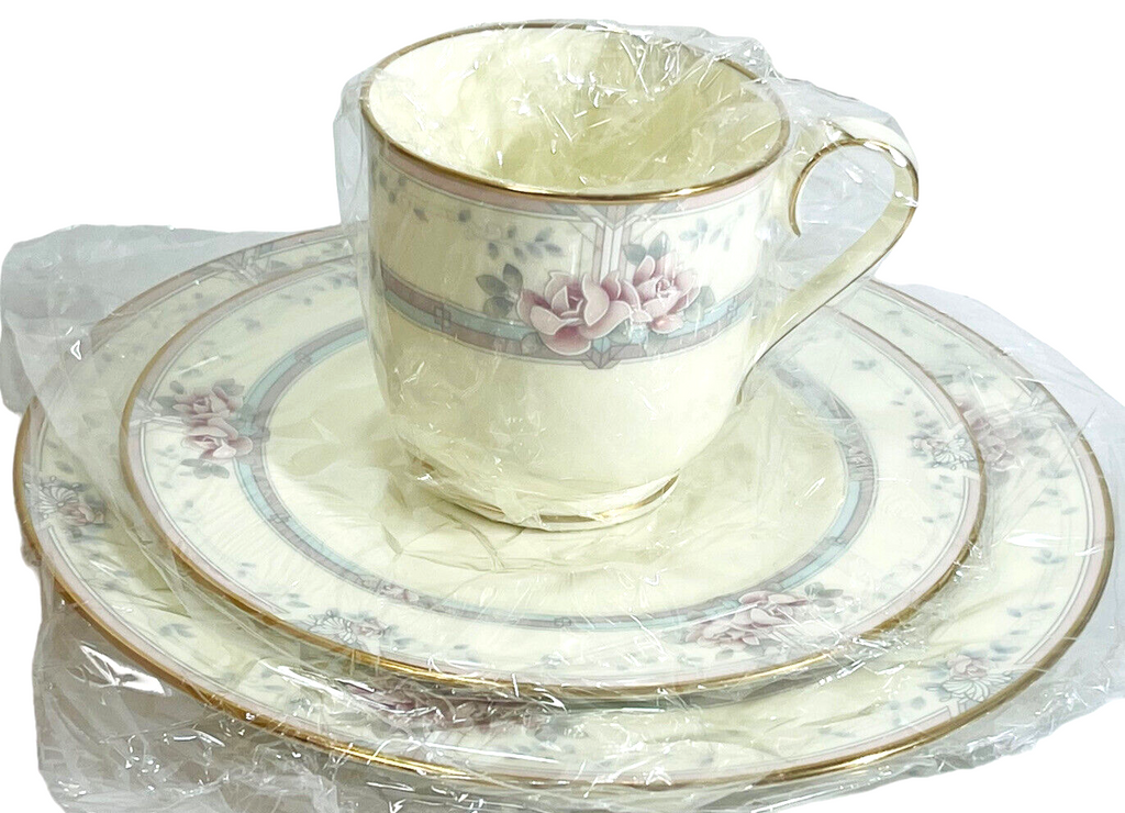 Noritäke BONE CHINA 20 PC-SET “MAGNIFICENCE 9736'', IN ORIGINAL BOX - NRFB.