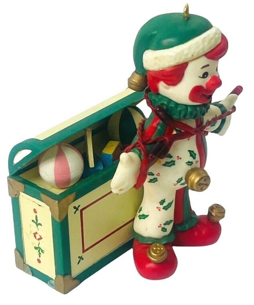 LOT of 2 PORCELAIN CLOW - CLOWN UNDER THE MOON & CLOWN W/TOYBOX VINTAGE