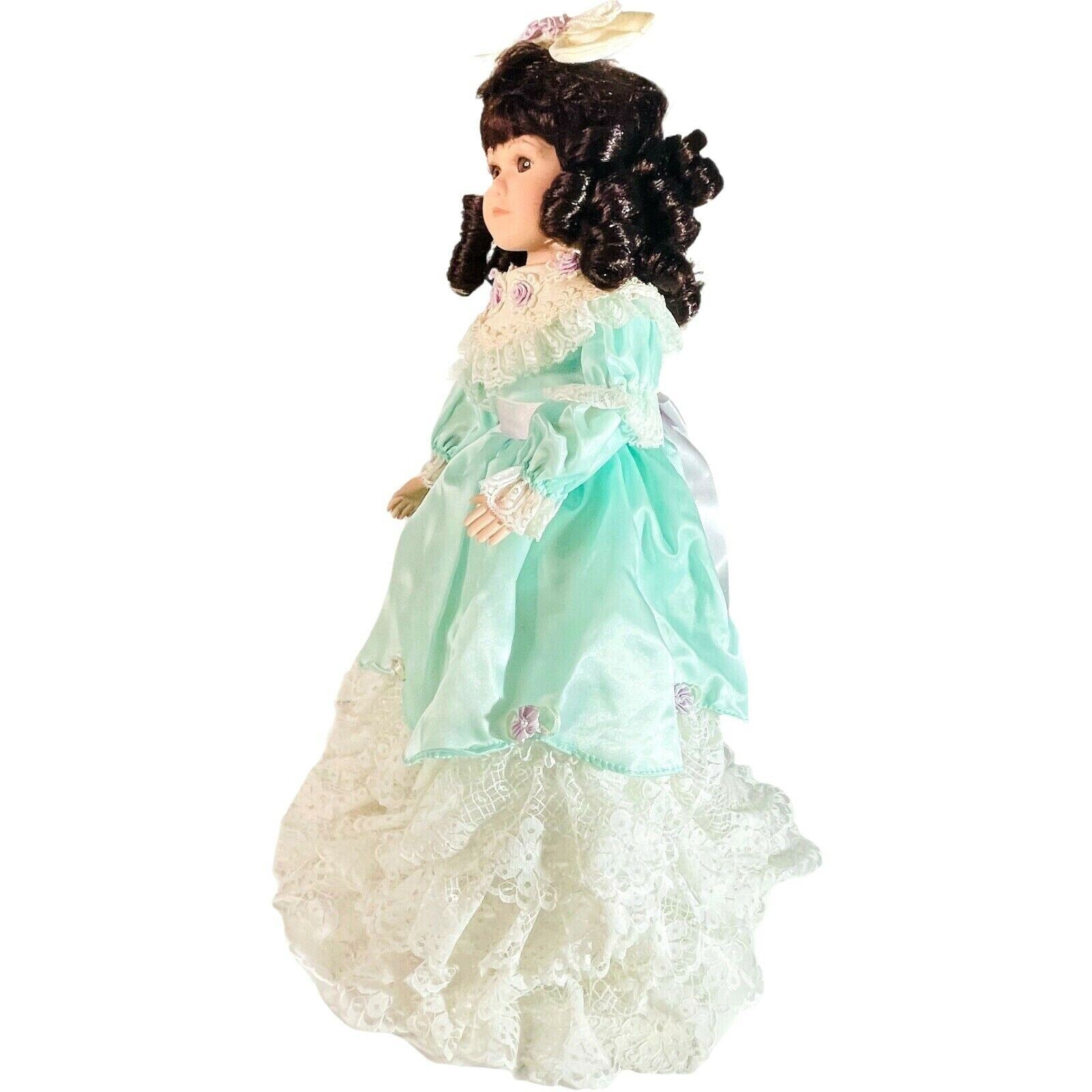 \Heritage House Porcelain Doll "Plays: Some Enchanting Evening" Pre-owned