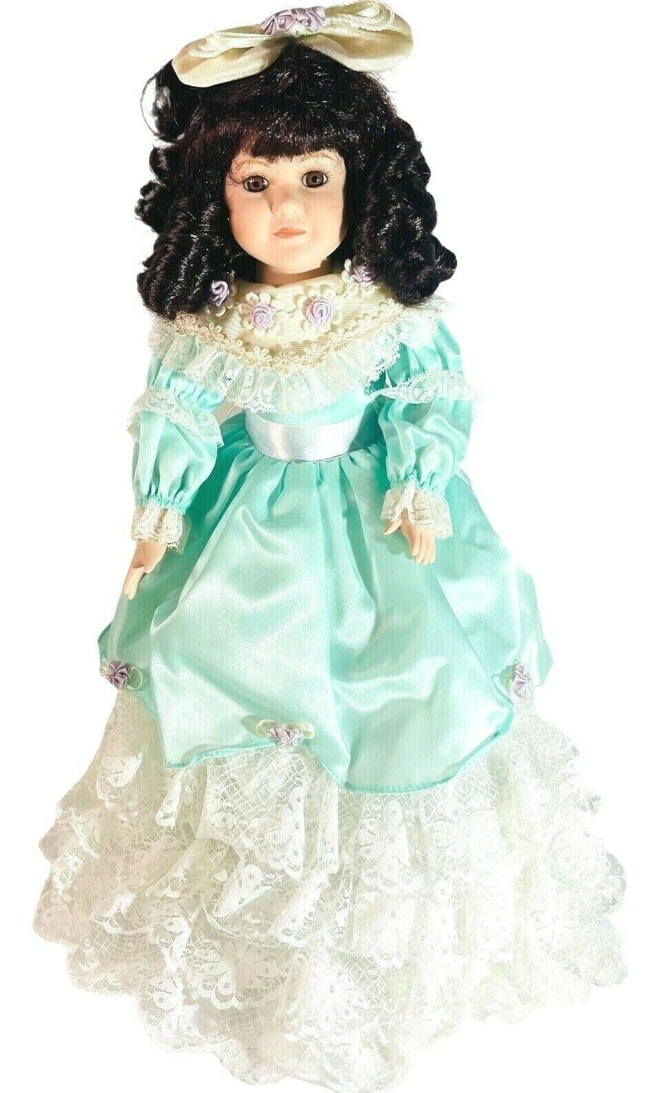 \Heritage House Porcelain Doll "Plays: Some Enchanting Evening" Pre-owned