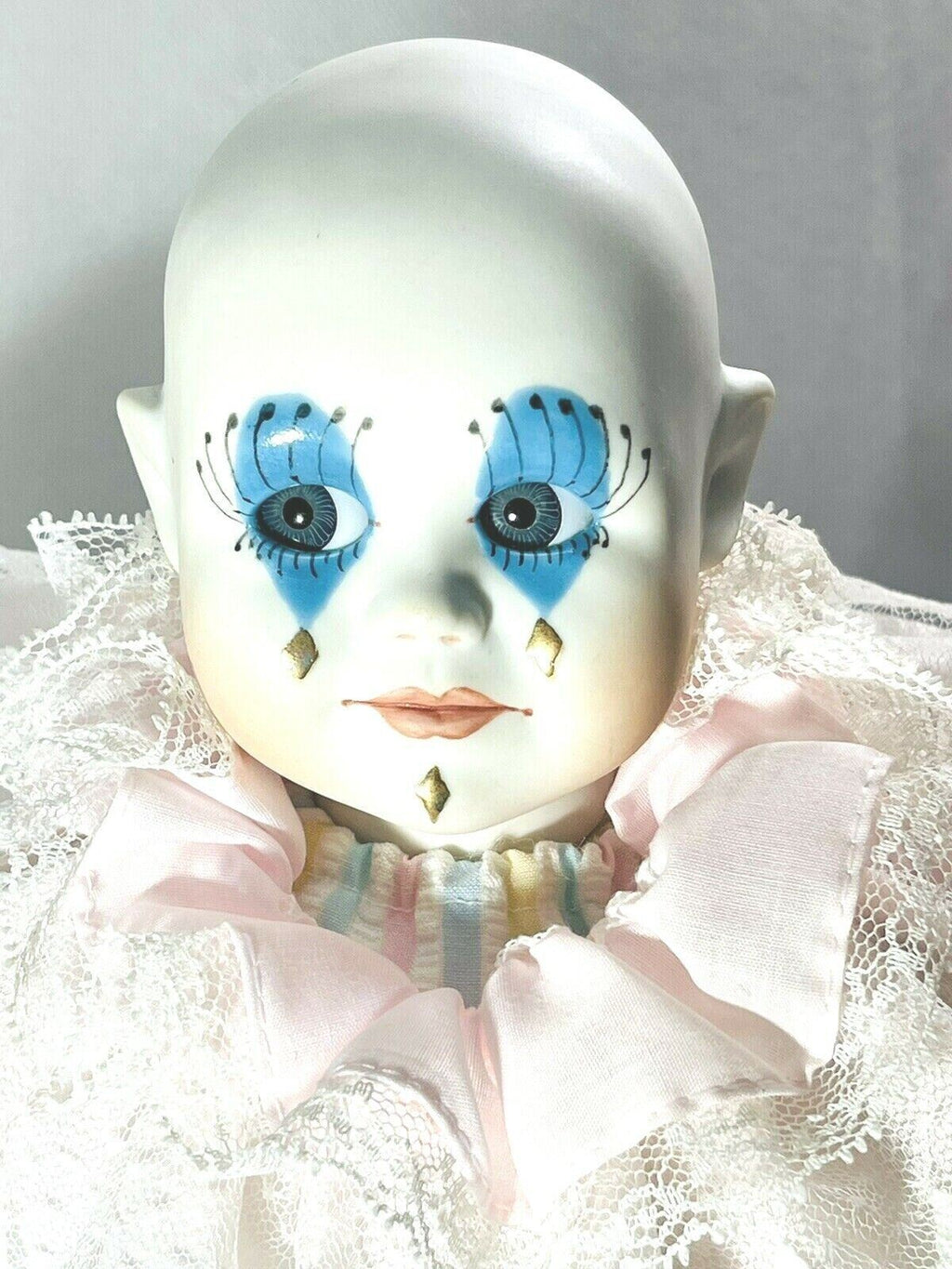 1980 Porcelain Clown Doll WINDUP CLOWN ~ PINK HAIR ~ WITH STAND.