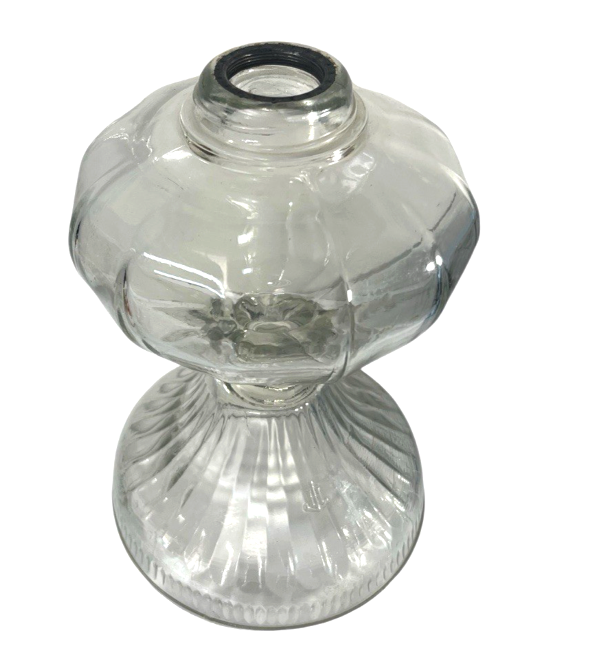 VINTAGE GONE WITH THE WIND MILK GLASS LAMP (CAN BE USE AS ELECTRIC OR OIL LAMP).