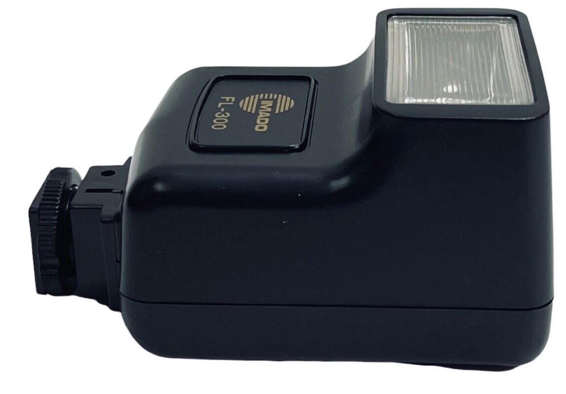 IMADO ELECTRONIC FLASH FL-300 "UPTO 25FT & METER 8.5" w/MANUAL~MINT