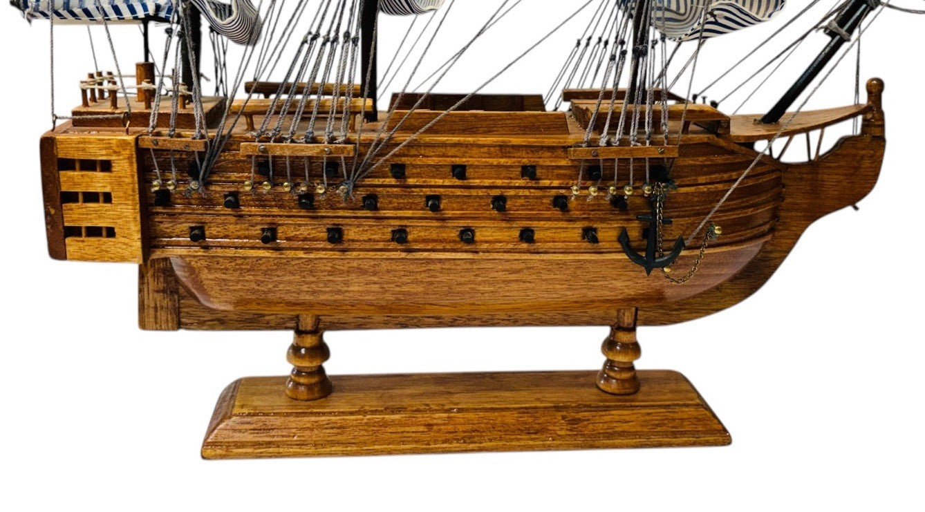 HERITAGE MINT TALL SHIPS OF THE WORLD HANDCRAFTED Replica HMS VICTORY  15''X15''