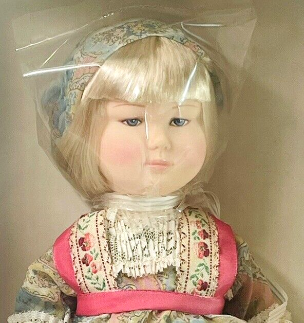 1984 Effanbee Gypsy Doll Contessa 11” Edna Hibel 7351 Tag & Original Box