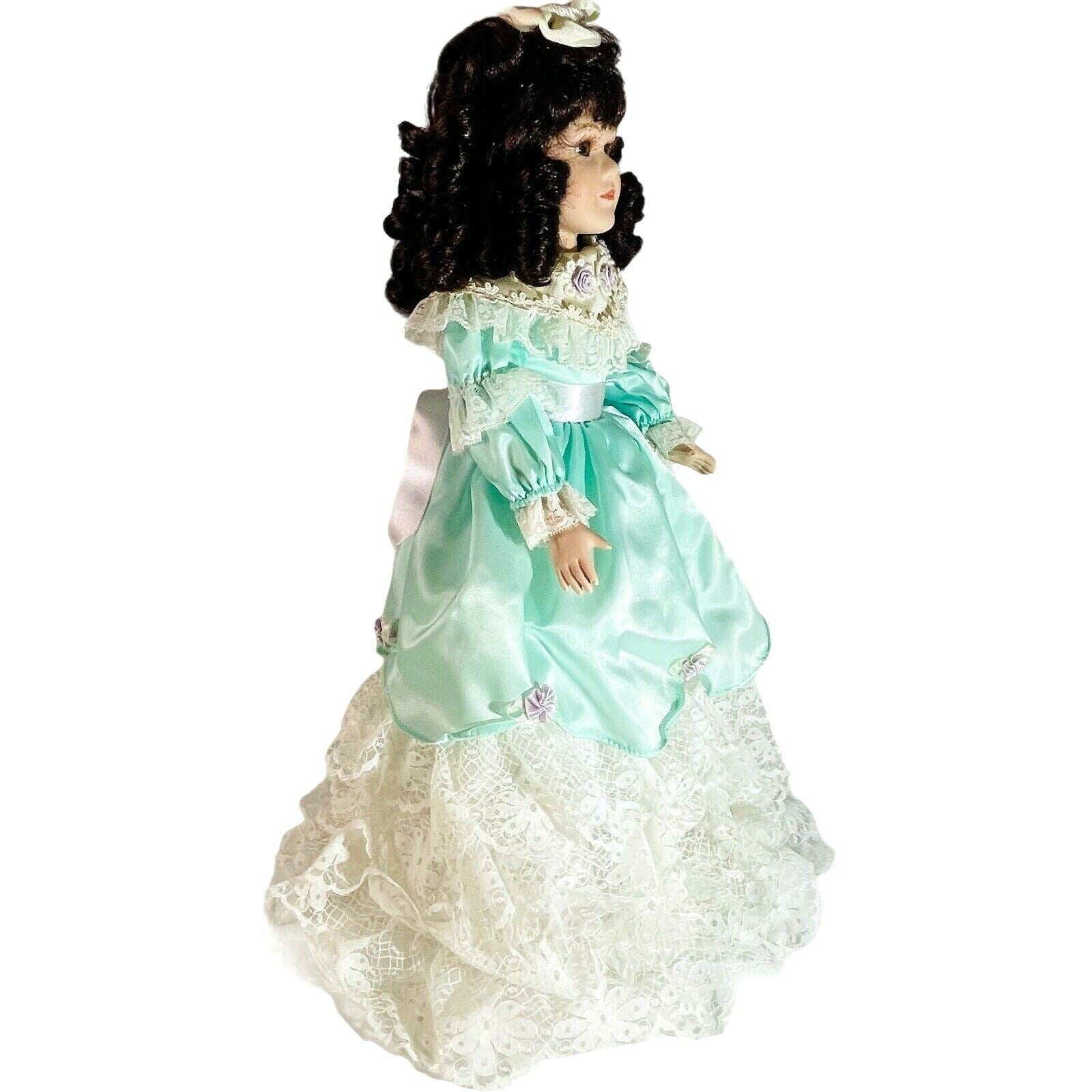 \Heritage House Porcelain Doll "Plays: Some Enchanting Evening" Pre-owned