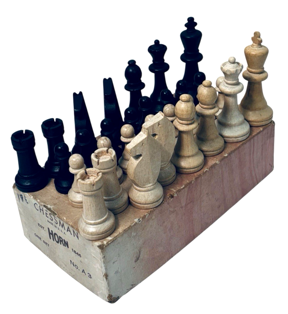 Vintage W.C. Horn Bro. & Co. Chessmen One Set No. A2 Complete with Original Box1