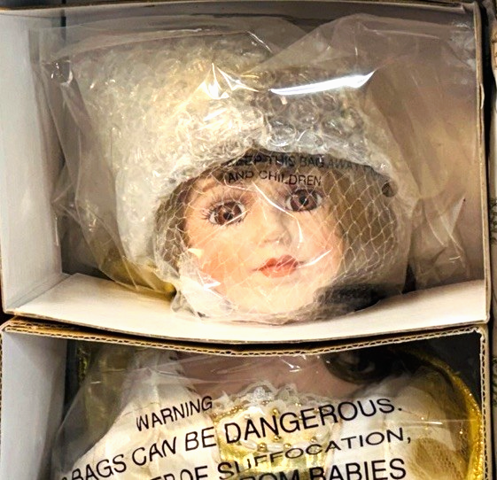 2001 Heritage Series Collection Porcelain Angel Doll 17'' #231UU NEW1