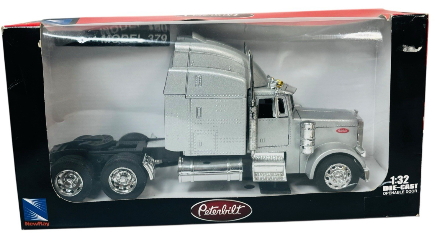 NEW-RAY Peterbilt Semi Truck 1:32 Die-Cast Scale, Color: Silver1