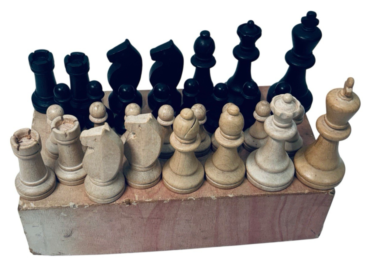 Vintage W.C. Horn Bro. & Co. Chessmen One Set No. A2 Complete with Original Box5