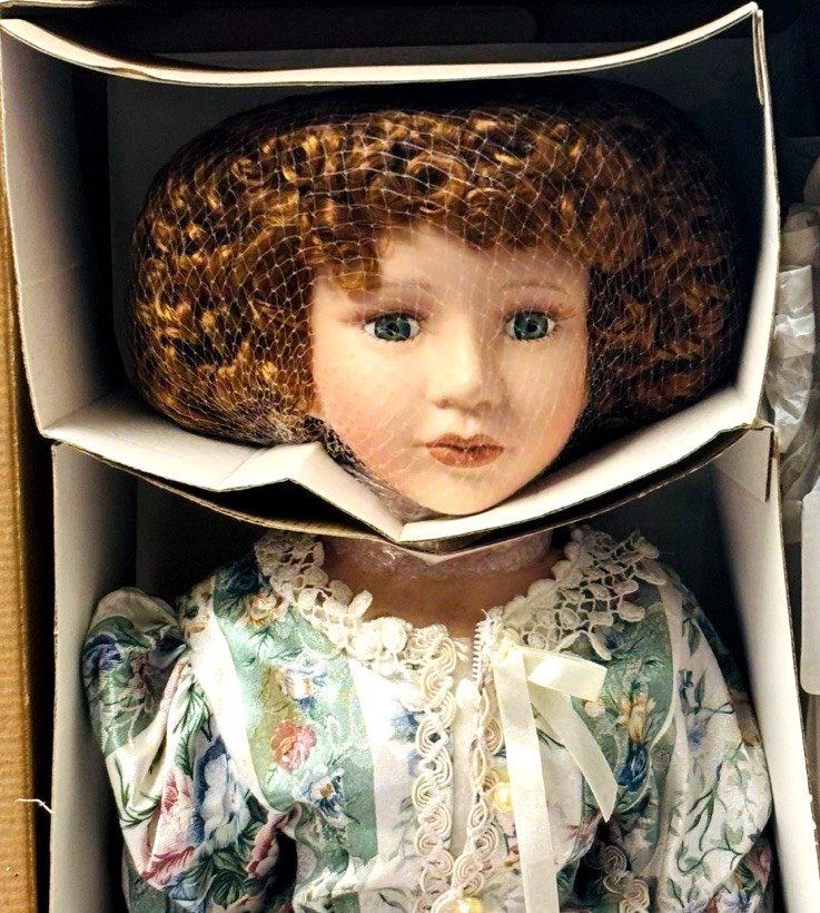 Heritage Signature Collection Porcelain Heritage Signature 26” Tall W/Doll Stand1
