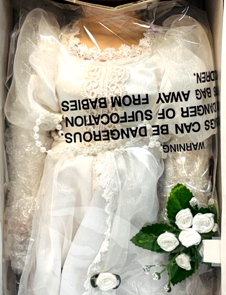 Heritage Signature Collection Porcelain Doll 17'' Jessica in White Wedding Gown.3