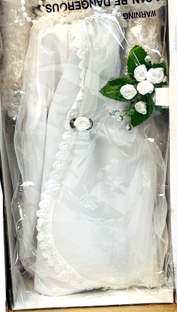 Heritage Signature Collection Porcelain Doll 17'' Jessica in White Wedding Gown.4