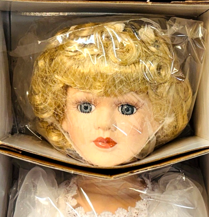 Heritage Signature Collection Porcelain Doll 17'' Jessica in White Wedding Gown.2