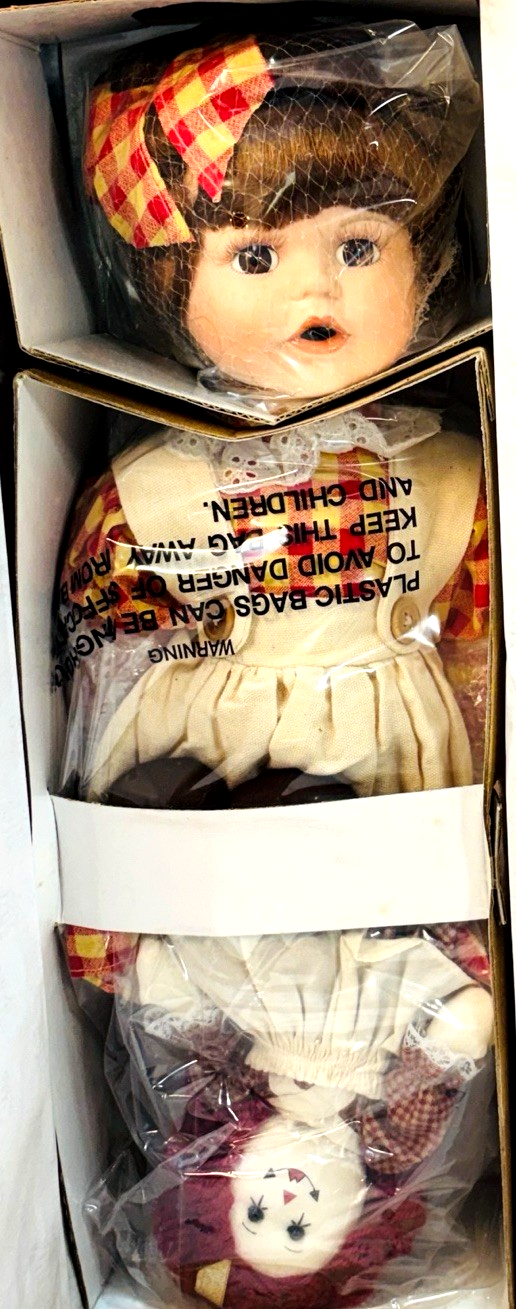 Heritage Signature Collection Porcelain Doll 16'' Cindy w/Ragdoll #12239 w/COA0