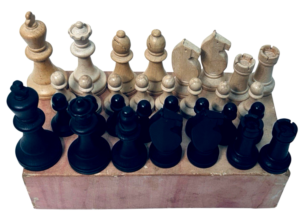 Vintage W.C. Horn Bro. & Co. Chessmen One Set No. A2 Complete with Original Box3