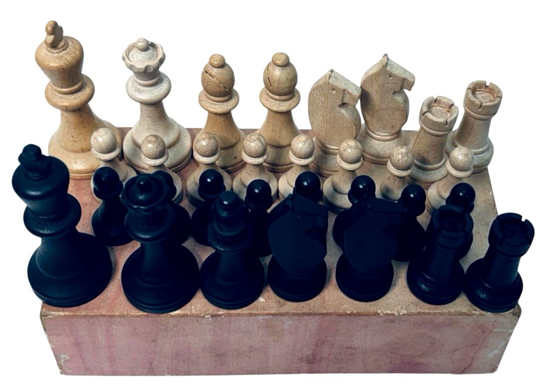 Vintage W.C. Horn Bro. & Co. Chessmen One Set No. A2 Complete with Original Box3